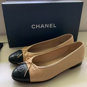 Chanel Women's classic flats, size 37